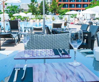 Melia Madeira Mare pool bar